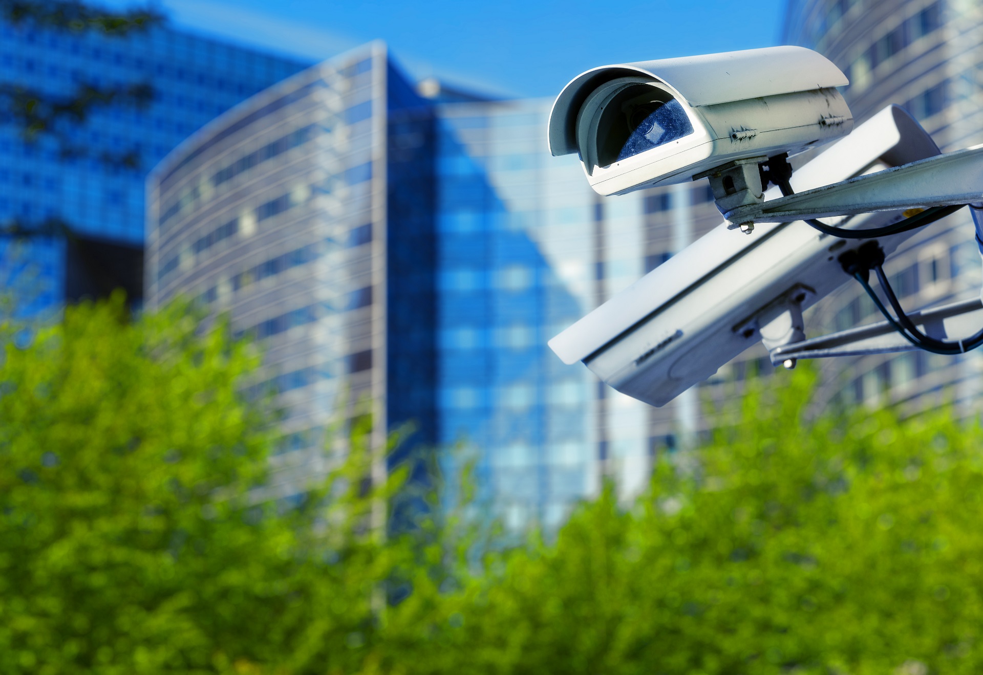Des caméras de surveillance parlantes !